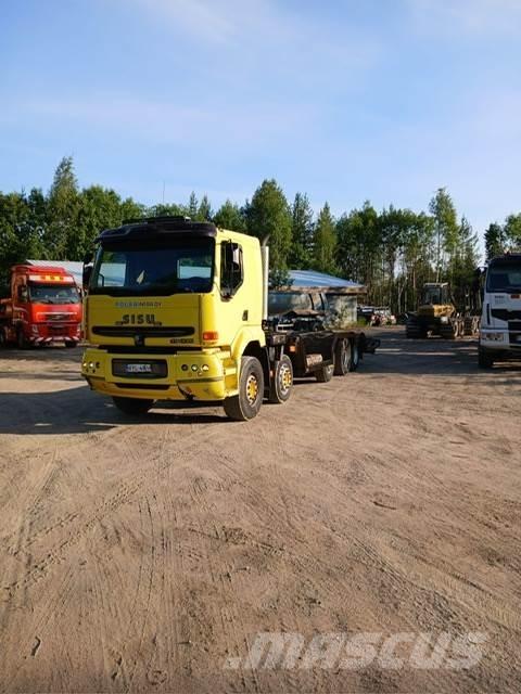 Sisu E11M Camion per il trasporto di macchine forestali