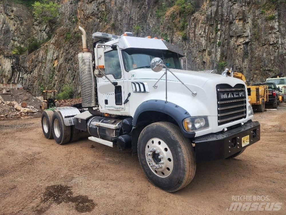 Mack GU713 GRANITE Autocabinati