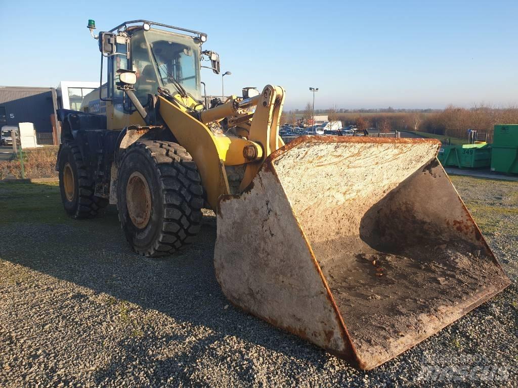 Komatsu WA320-8 Pale gommate