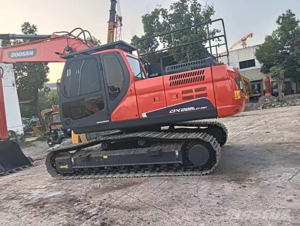 Doosan DX 225LC-9C Escavatori cingolati