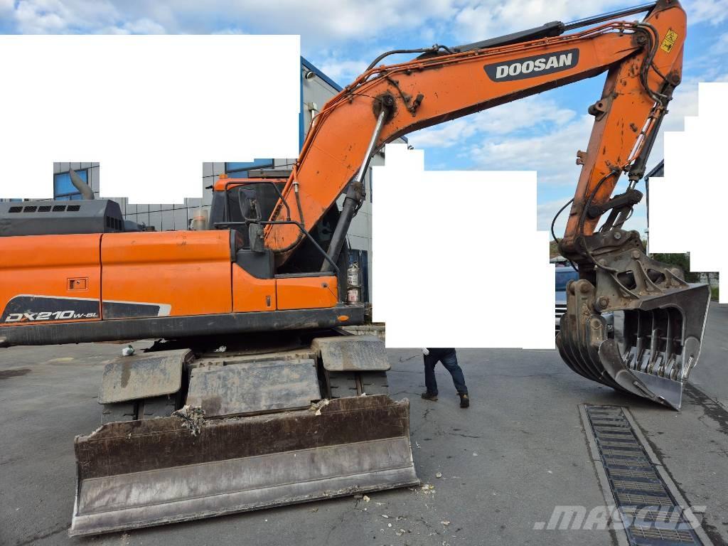 Doosan DX 210 W Escavatori gommati