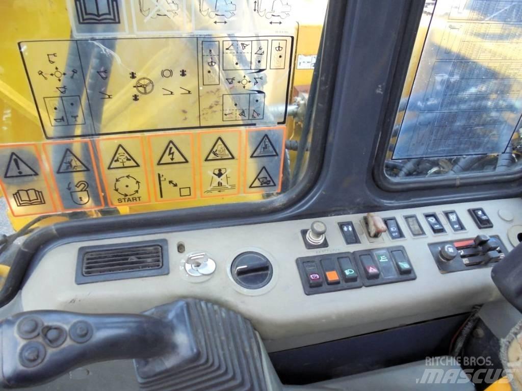 Komatsu PW 130ES-6K Escavatori gommati