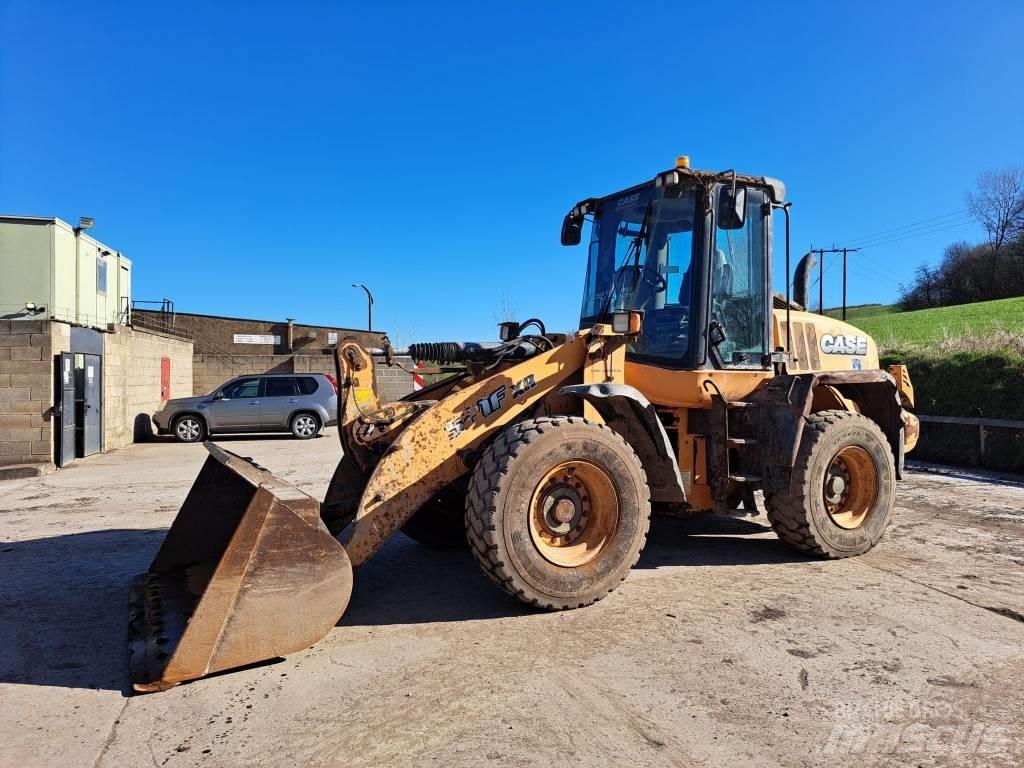 CASE 521 F XR Pale gommate