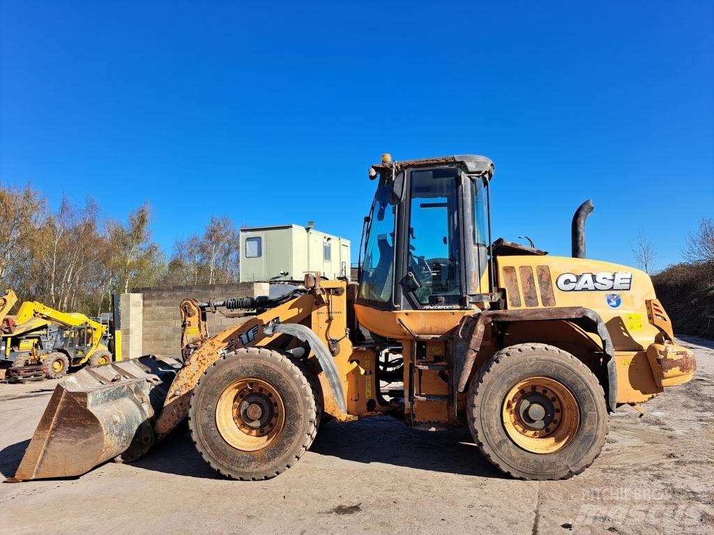 CASE 521 F XR Pale gommate