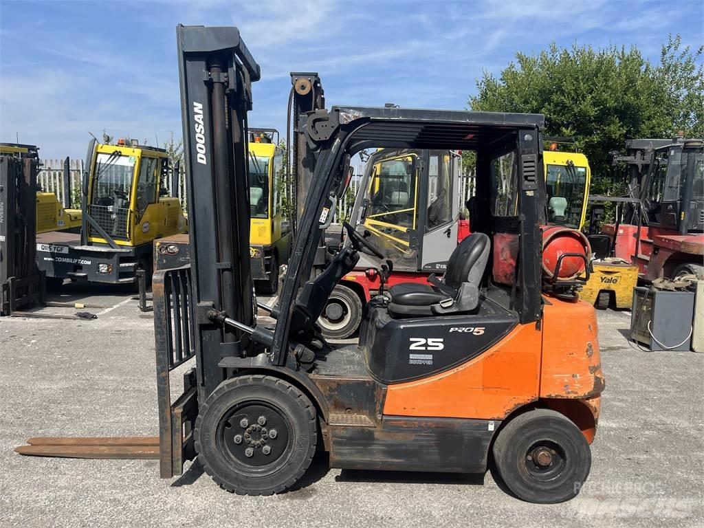 Doosan G25E-5 Carrelli elevatori GPL