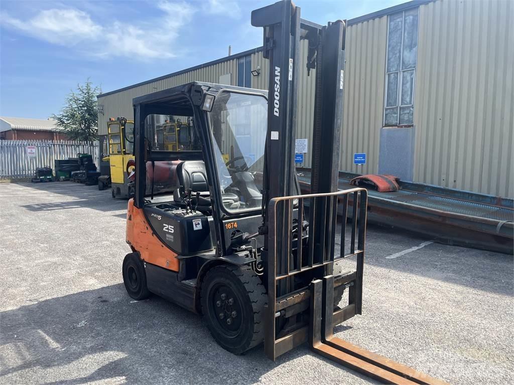 Doosan G25E-5 Carrelli elevatori GPL