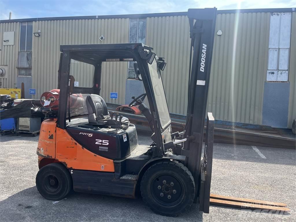 Doosan G25E-5 Carrelli elevatori GPL