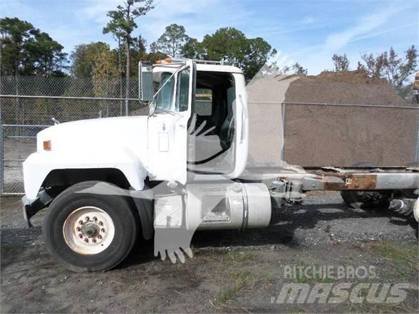 Mack DM600 Costruzioni - Altro