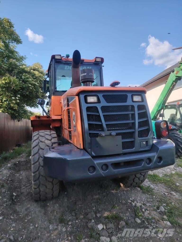 Doosan DL 250 Pale gommate