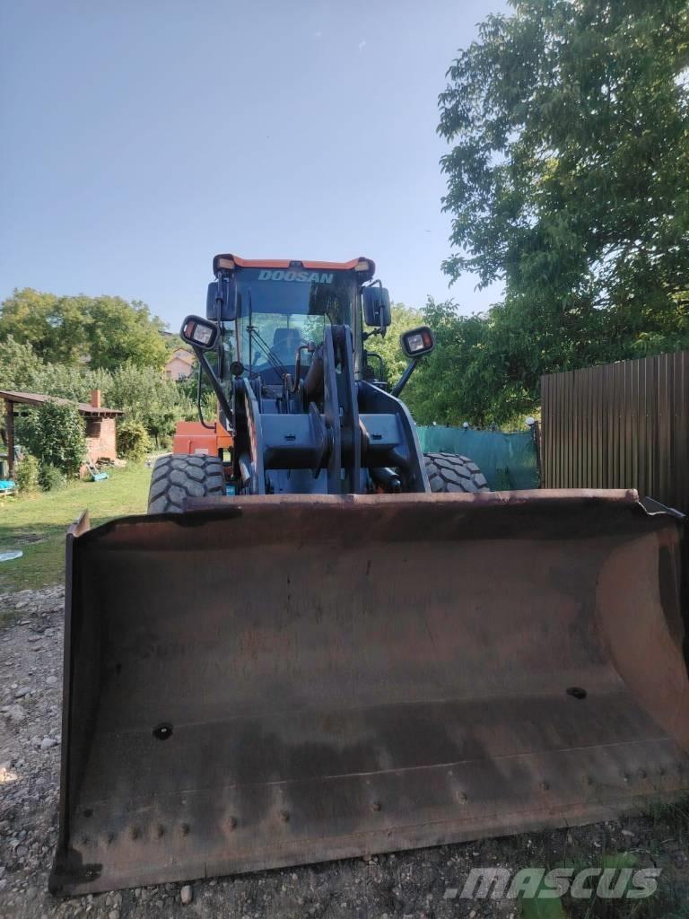 Doosan DL 250 Pale gommate