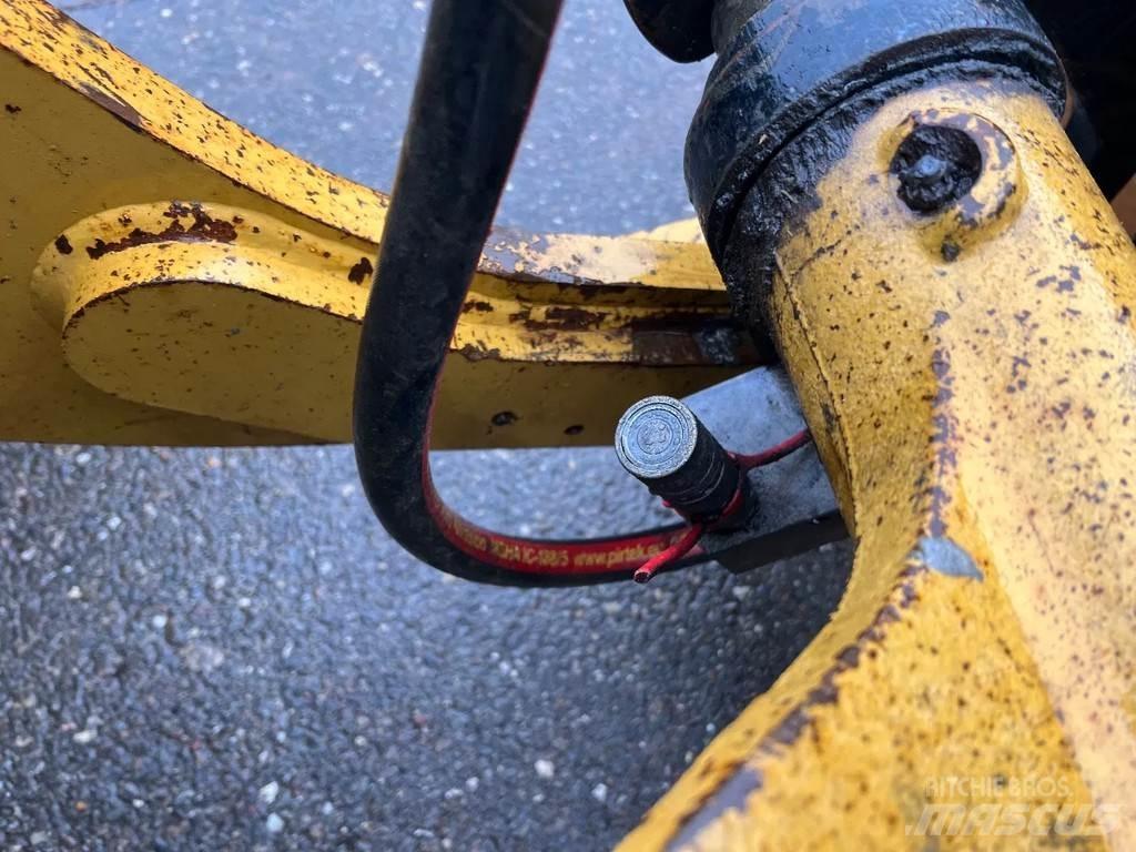 CAT 908M Pale gommate