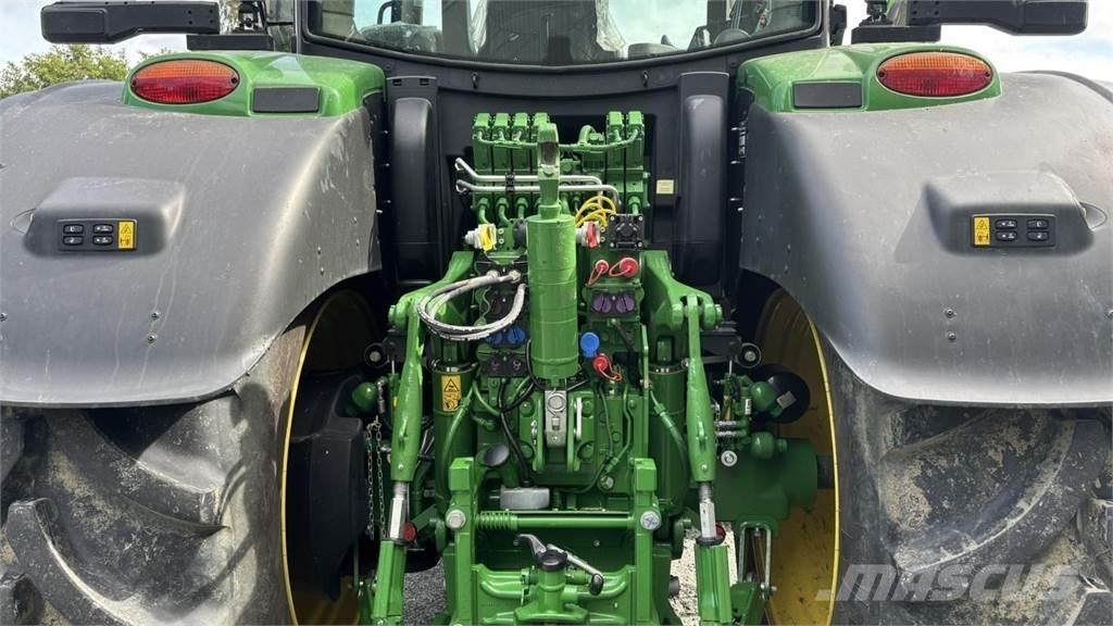 John Deere 6R215 Trattori