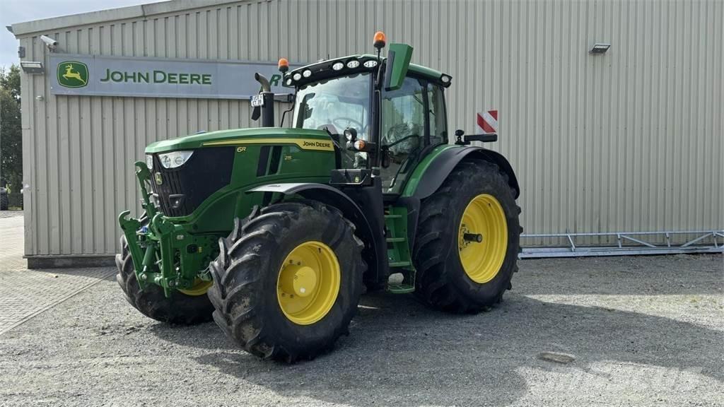 John Deere 6R215 Trattori