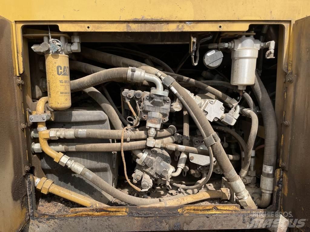 CAT AP555F Finitrici