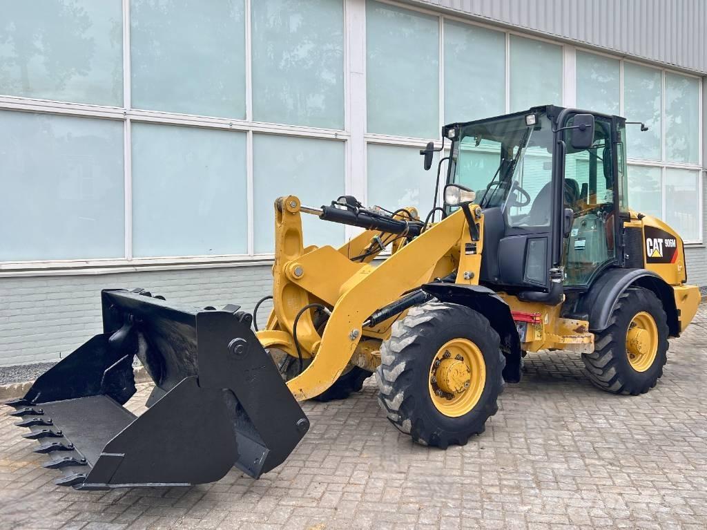 CAT 906 M    2016 Pale gommate