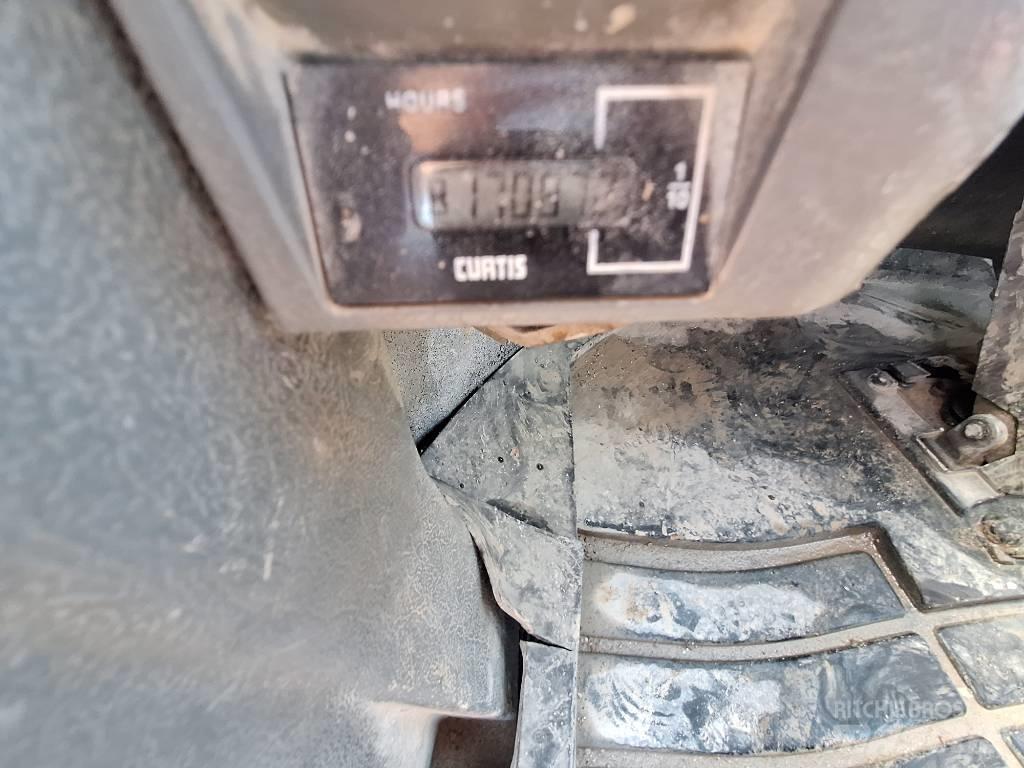 Doosan DL 300 Pale gommate
