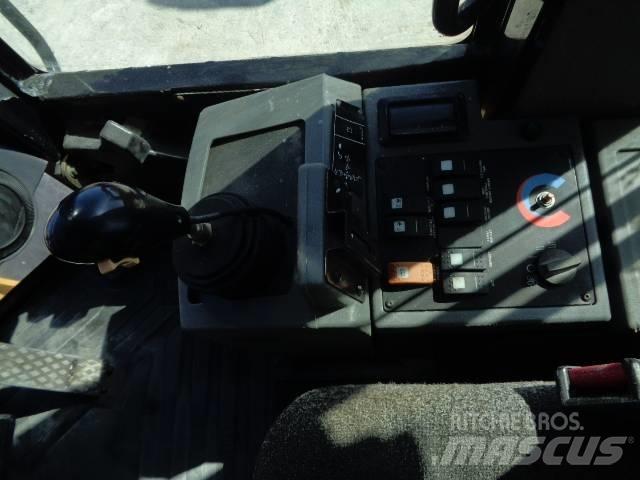 CAT 928 G Pale gommate