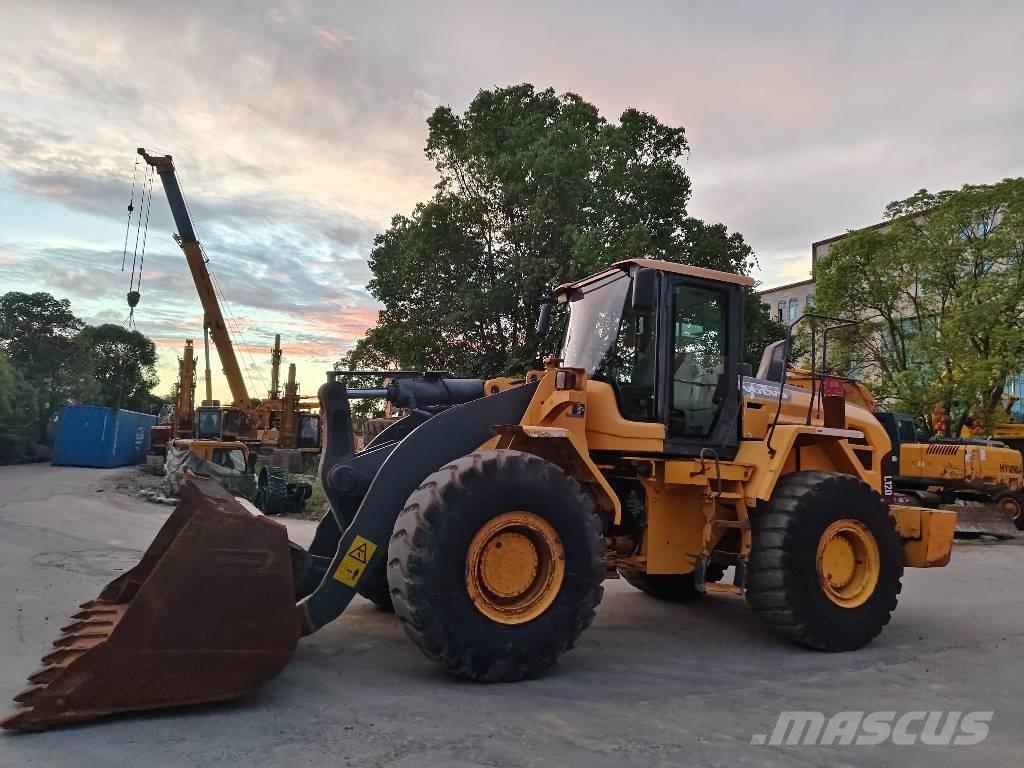 Volvo L 120 Pale gommate