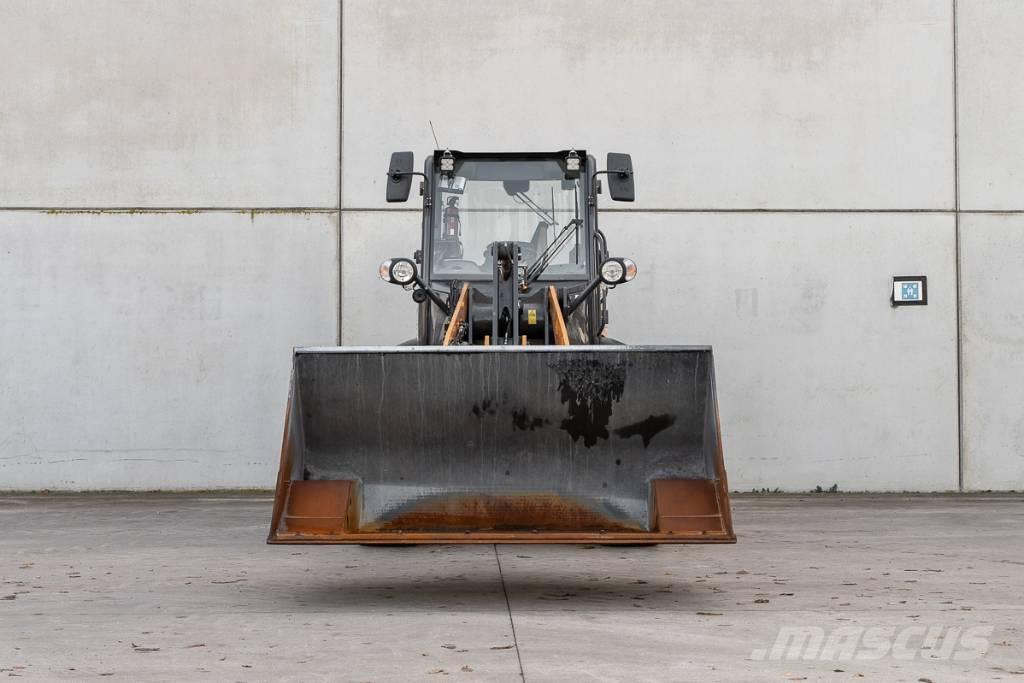 CASE 321 F Pale gommate