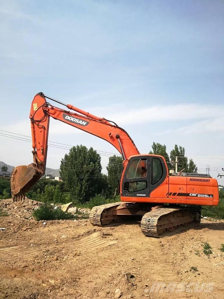 Doosan dx225 Escavatori cingolati
