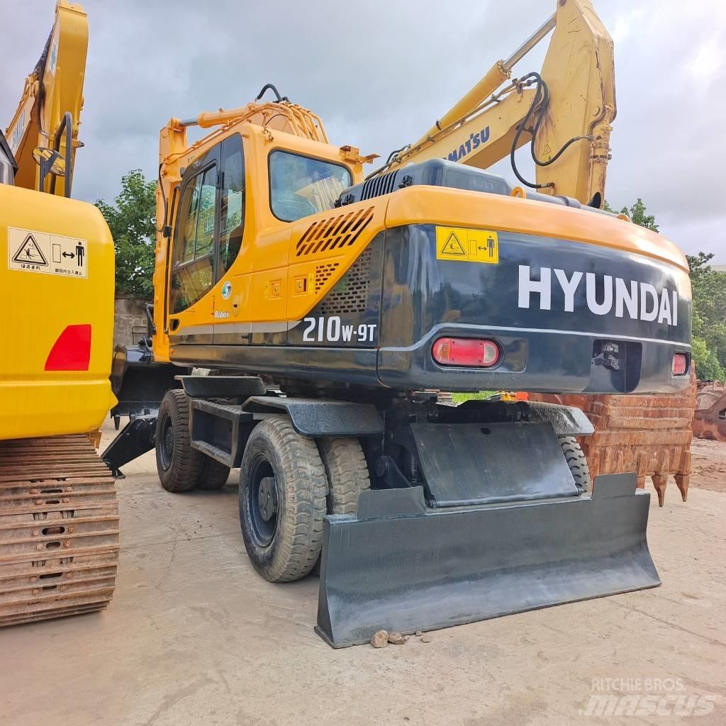 Hyundai 210W-9 Escavatori gommati