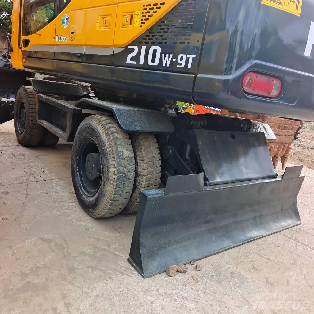 Hyundai 210W-9 Escavatori gommati