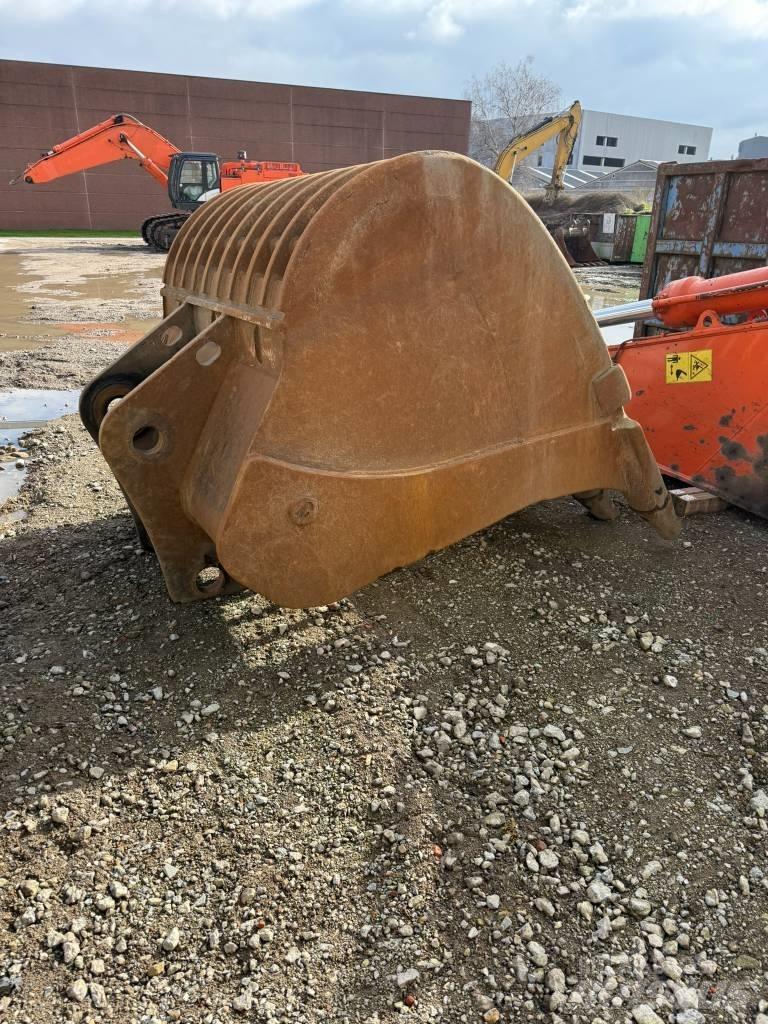 Hitachi ZX690 LCR - 6 Escavatori cingolati