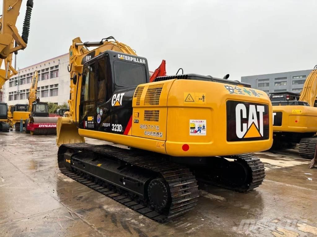 CAT 323 D Escavatori cingolati