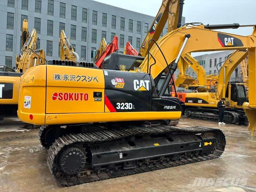 CAT 323 D Escavatori cingolati