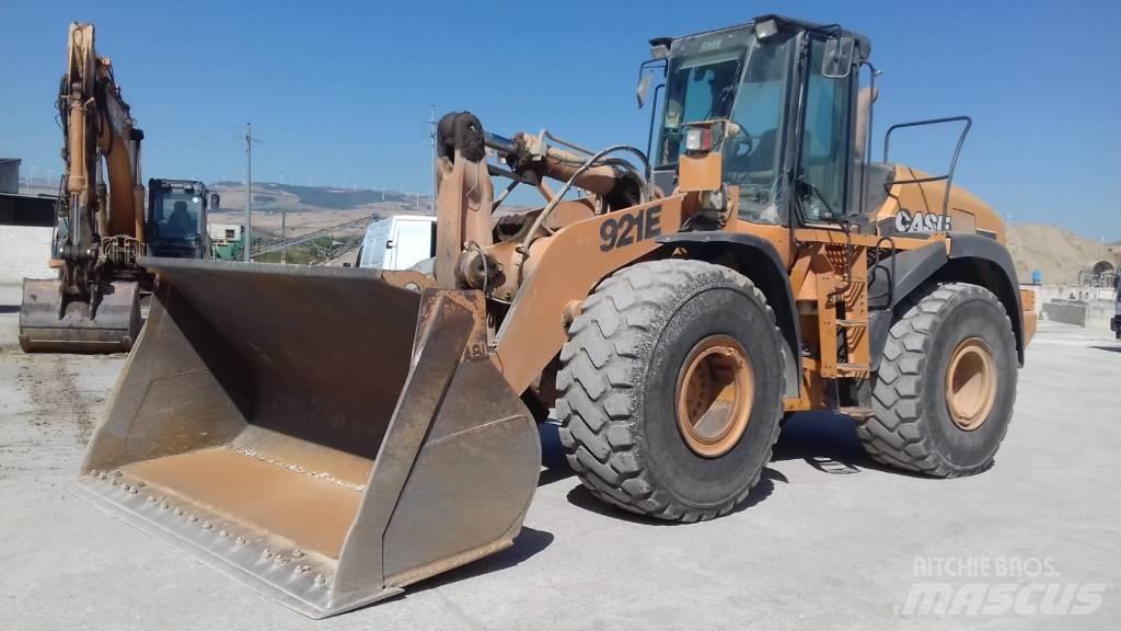 CASE 921 E Pale gommate