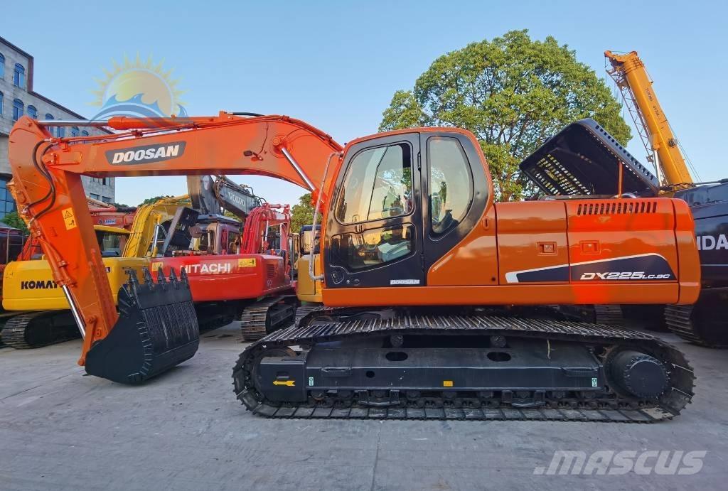 Doosan DX 225 LC Escavatori cingolati