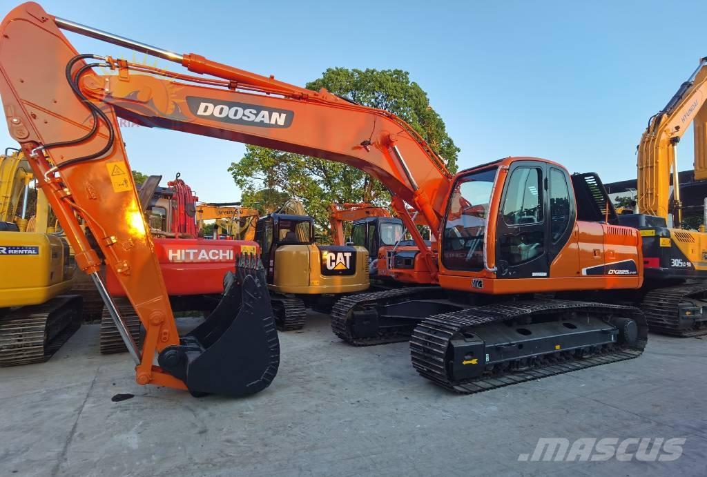 Doosan DX 225 LC Escavatori cingolati