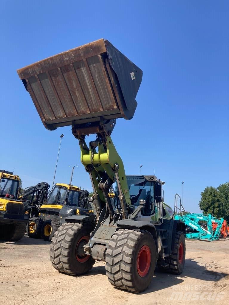 CLAAS Torion 1812 Pale gommate