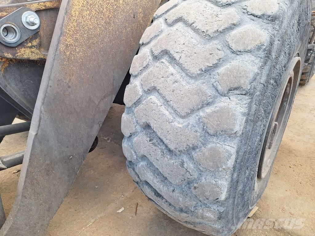 CAT 980 C Pale gommate