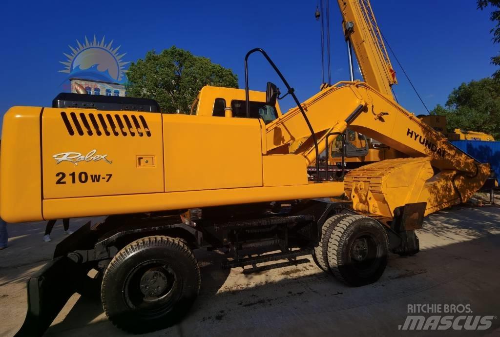 Hyundai R210W-7 Escavatori gommati