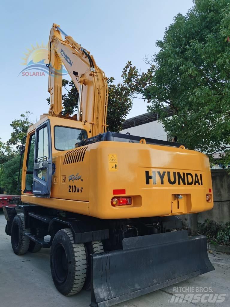 Hyundai R210W-7 Escavatori gommati