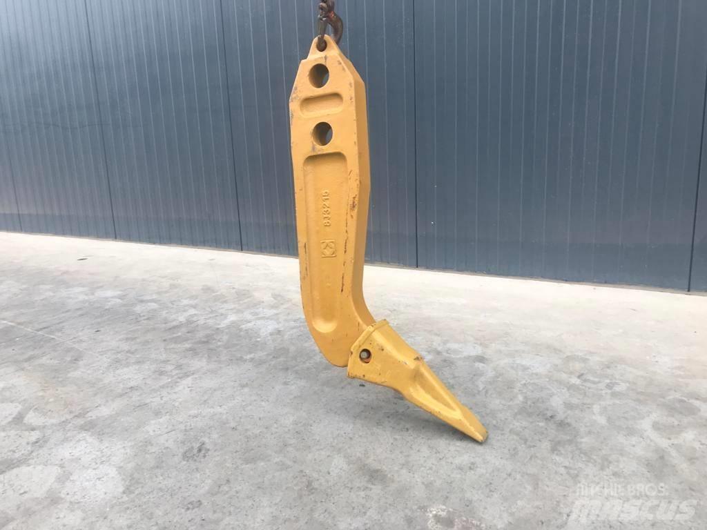Komatsu D65 Shank Scarificatori