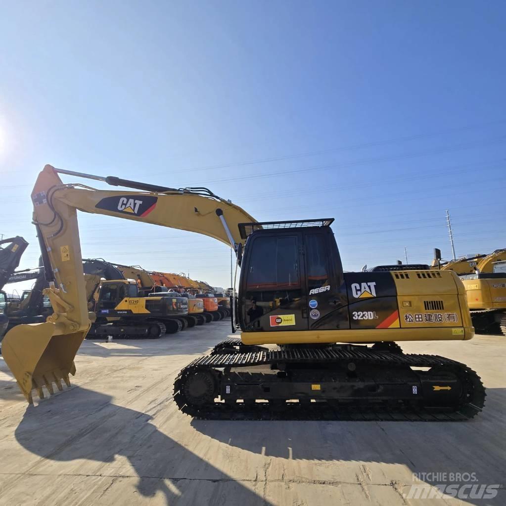 CAT 323 D L Escavatori medi 7t - 12t