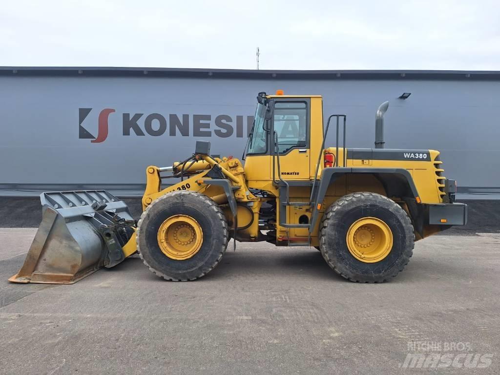 Komatsu WA 380-3A Pale gommate