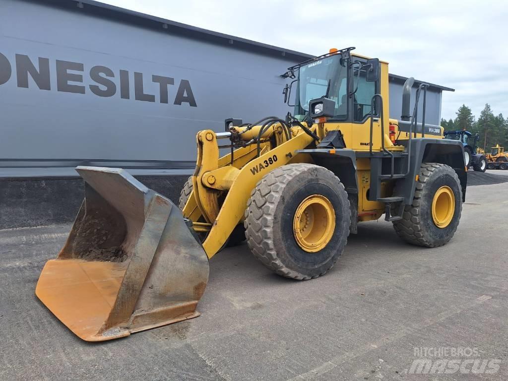 Komatsu WA 380-3A Pale gommate