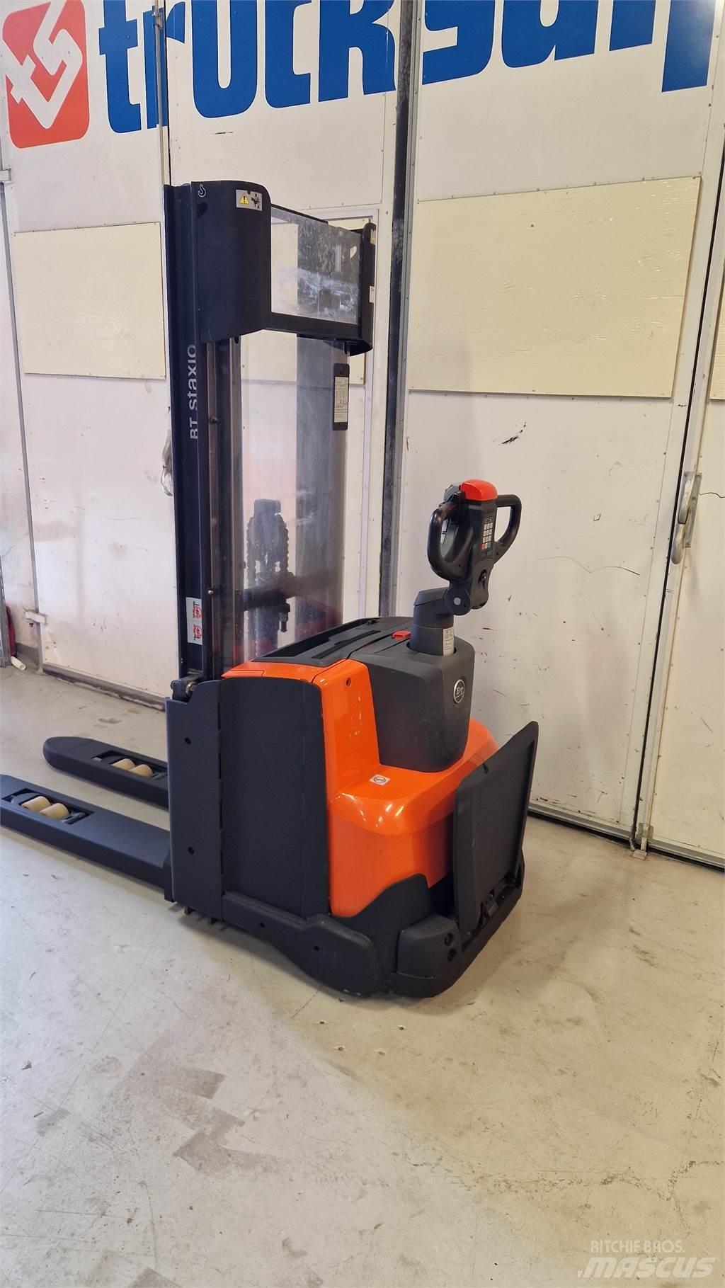 Toyota SWE140L Transpallet uomo a terra