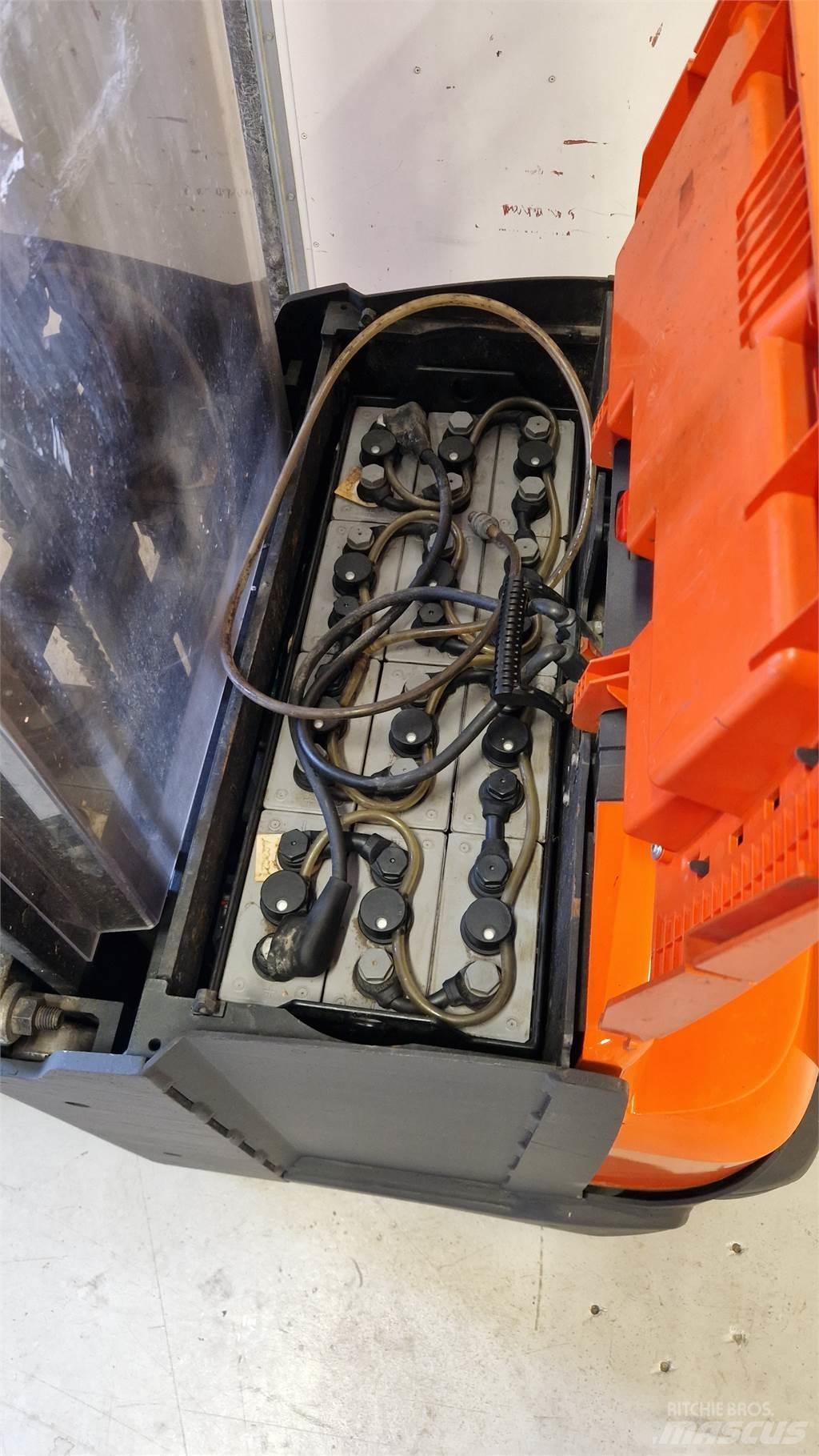 Toyota SWE140L Transpallet uomo a terra