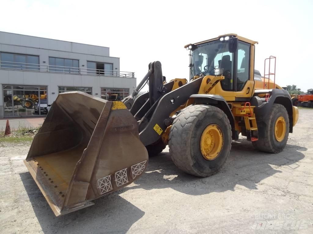 Volvo L 120 H Pale gommate