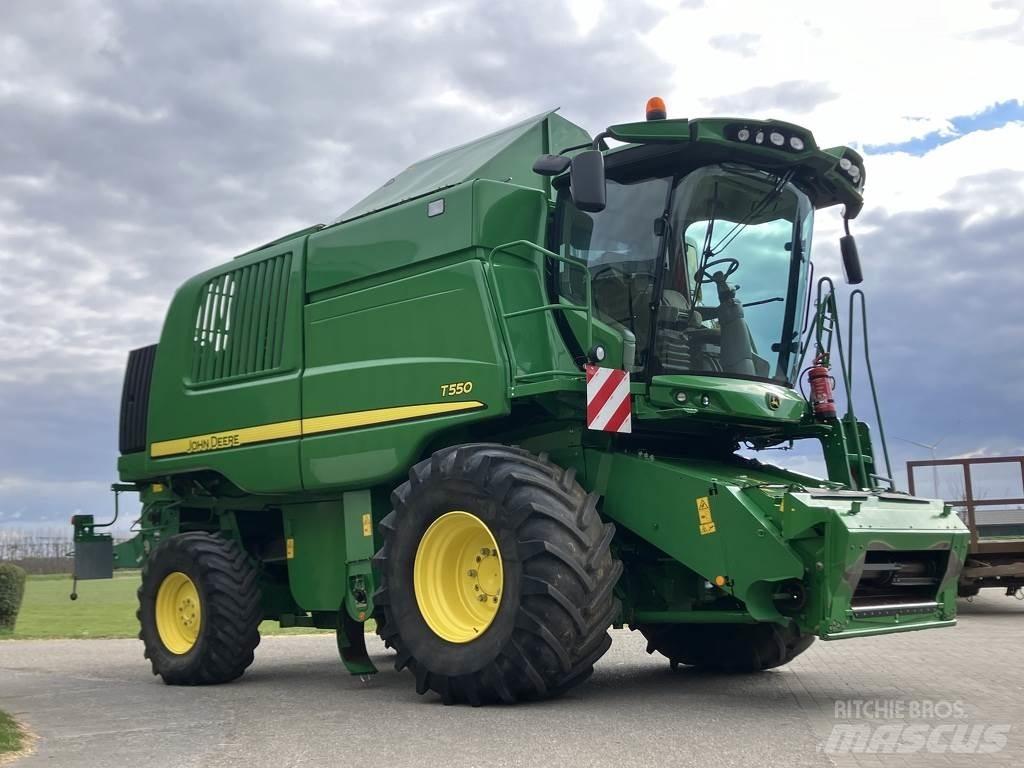 John Deere T550 Mietitrebbiatrici