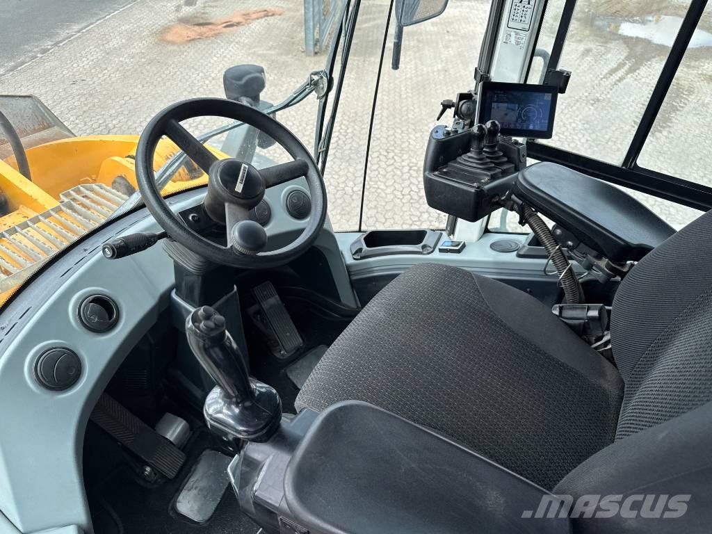 Liebherr L586 Pale gommate