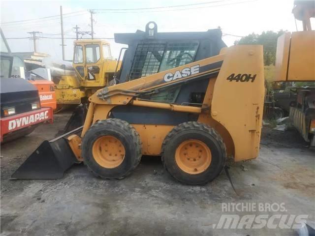 CASE 440H Mini Pale Gommate
