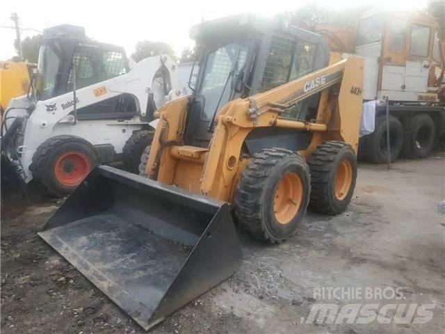 CASE 440H Mini Pale Gommate