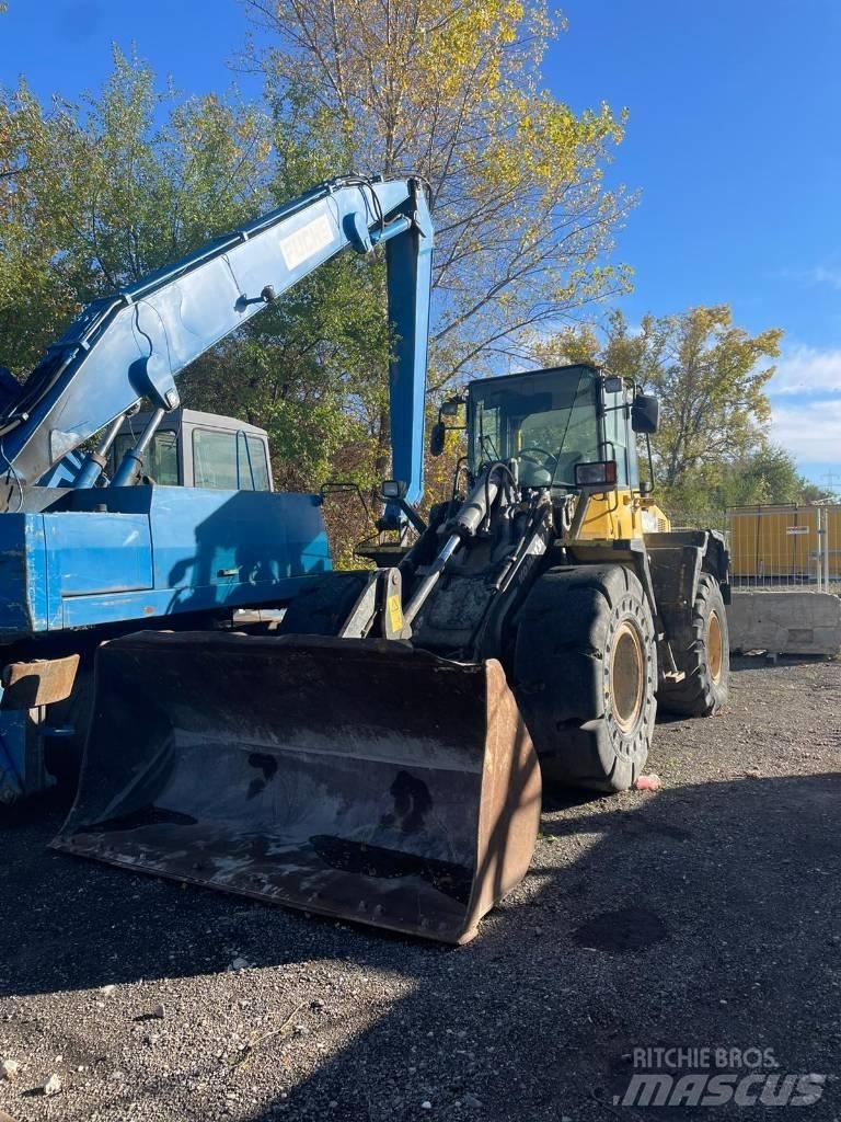 Komatsu WA 200 PT-5 Pale gommate