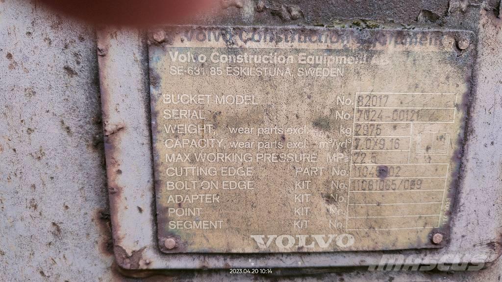 Volvo 180F Benne