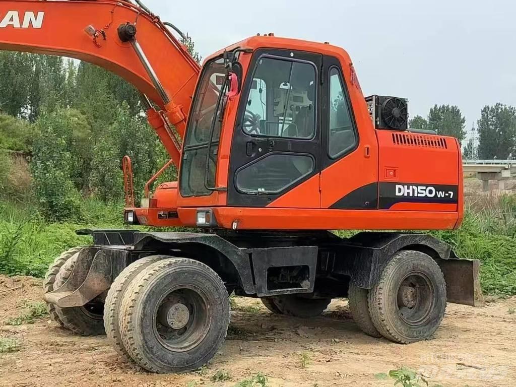Doosan 150 W-7 Escavatori gommati